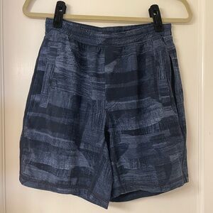 Lululemon blue patterned men’s athletic shorts - size small